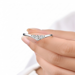 Anel Meia Aliança Moissanite Brilhante 0,16ct Total em Prata 925 com Ródio e Moissanite Cor D VVS1 Certificada