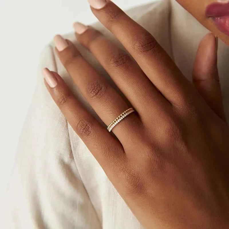 Anel Duplo Cravejado Moissanite 1,5mm em Prata 925 – D Color VVS1 com Certificação GRA – Monlí