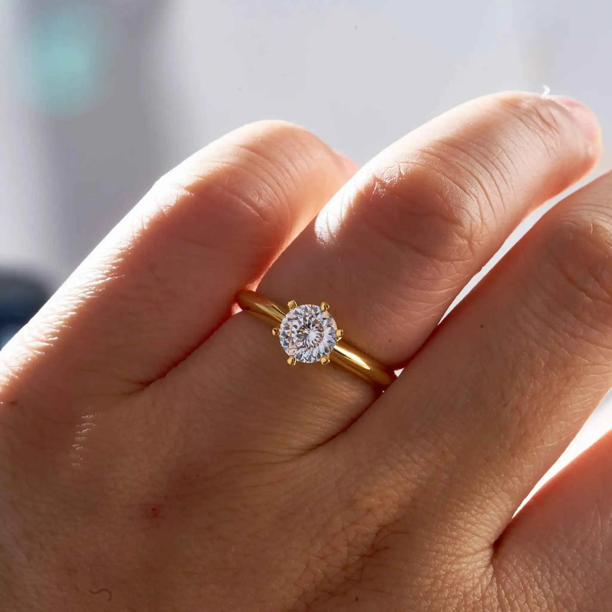 Anel Moissanite 1ct Solitário Clássico Banhado a Ouro 18K – Prata 925 – Brilhante Redondo Incolor e Colorida