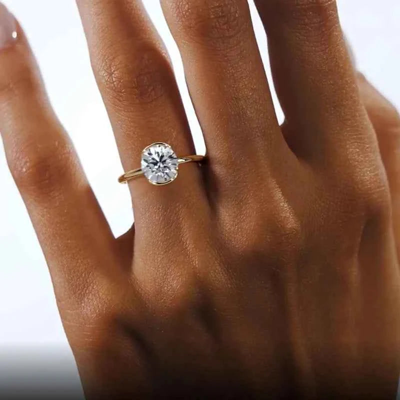 Anel Solitário Moissanite 1ct em Prata 925 — Clássico com Cravação Biselada e Certificação GRA — Monlí