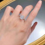 Anel Solitário Moissanite Corte Esmeralda 2 Quilates em Prata 925 com Banho em Ouro 18K e Moissanite Cor D VVS1 Certificada