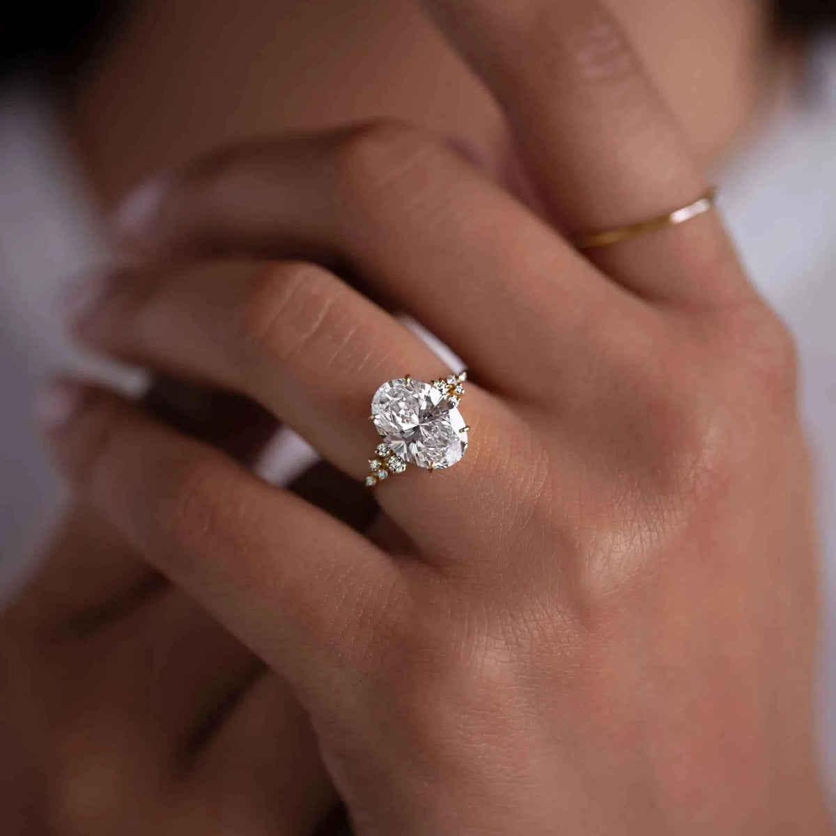 Anel Solitario Oval de Moissanite 1 a 3ct em Ouro 18K com Moissanite Cor D VVS1 Certificada GRA - Monli