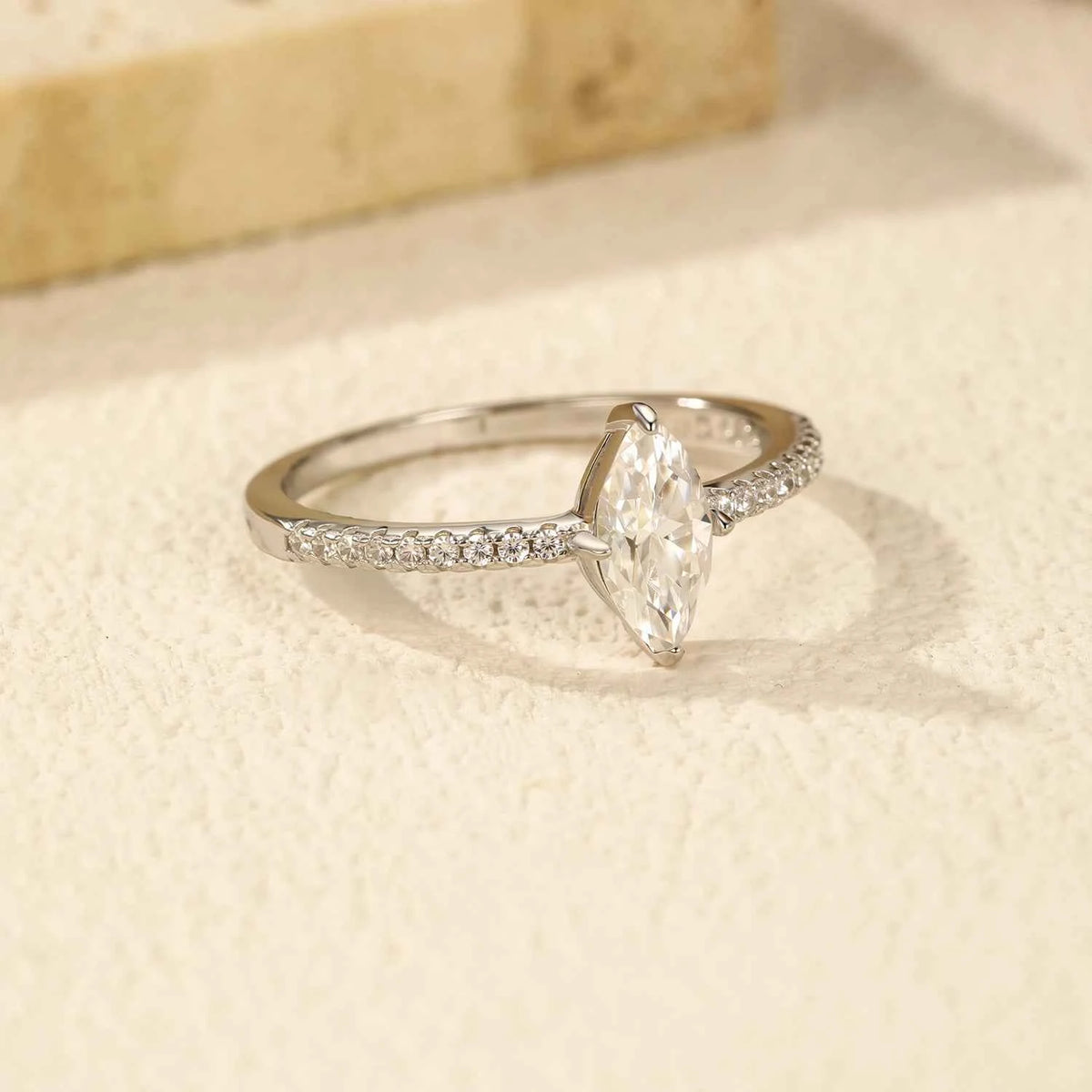 Anel de Moissanite Marquise 0,5ct em Prata 925 com Polimento Premium - Moissanite Cor D VVS1 Certificada
