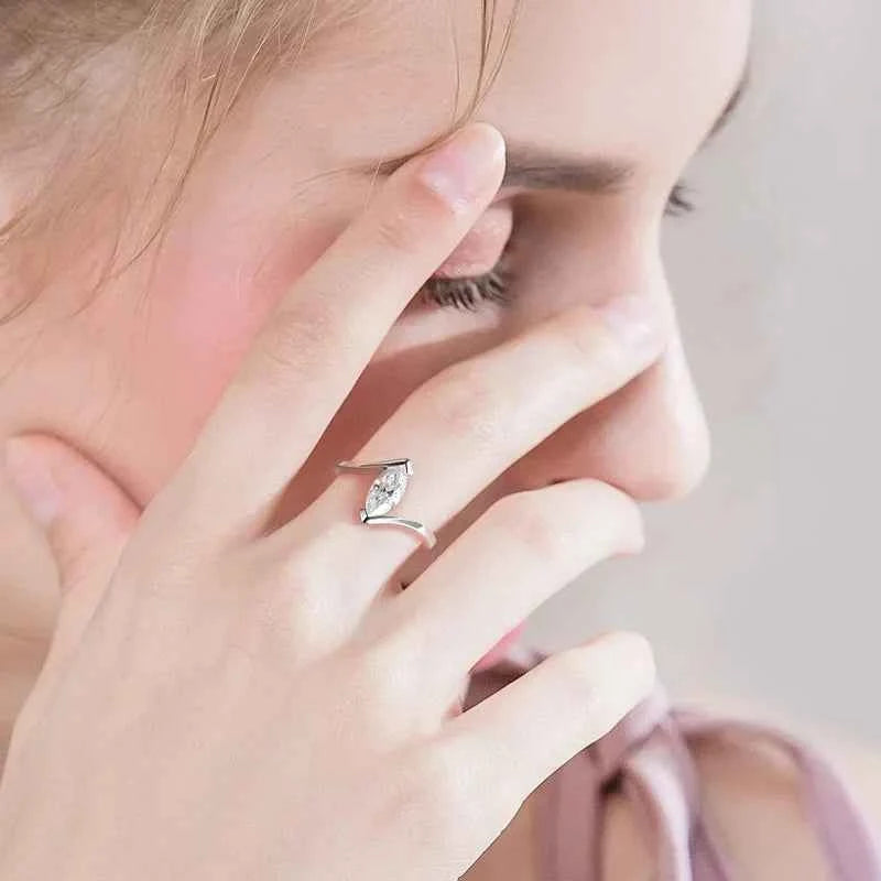 Anel Solitário de Moissanite Marquise Navette 1ct em Prata 925 Banhada a Ouro 18k, Design Clássico e Elegante, Moissanite Cor D VVS1 Certificada