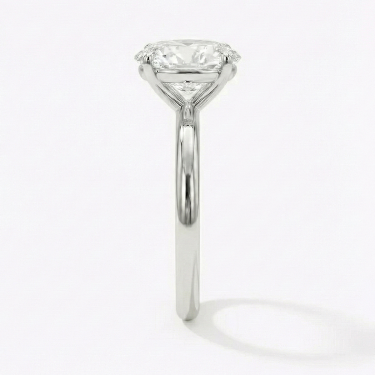 Anel Solitário de Moissanite Oval 4,5ct em Prata 925 com Banho de Ouro Branco 18k, Halo Oculto, Moissanite Cor D VVS1 Certificada