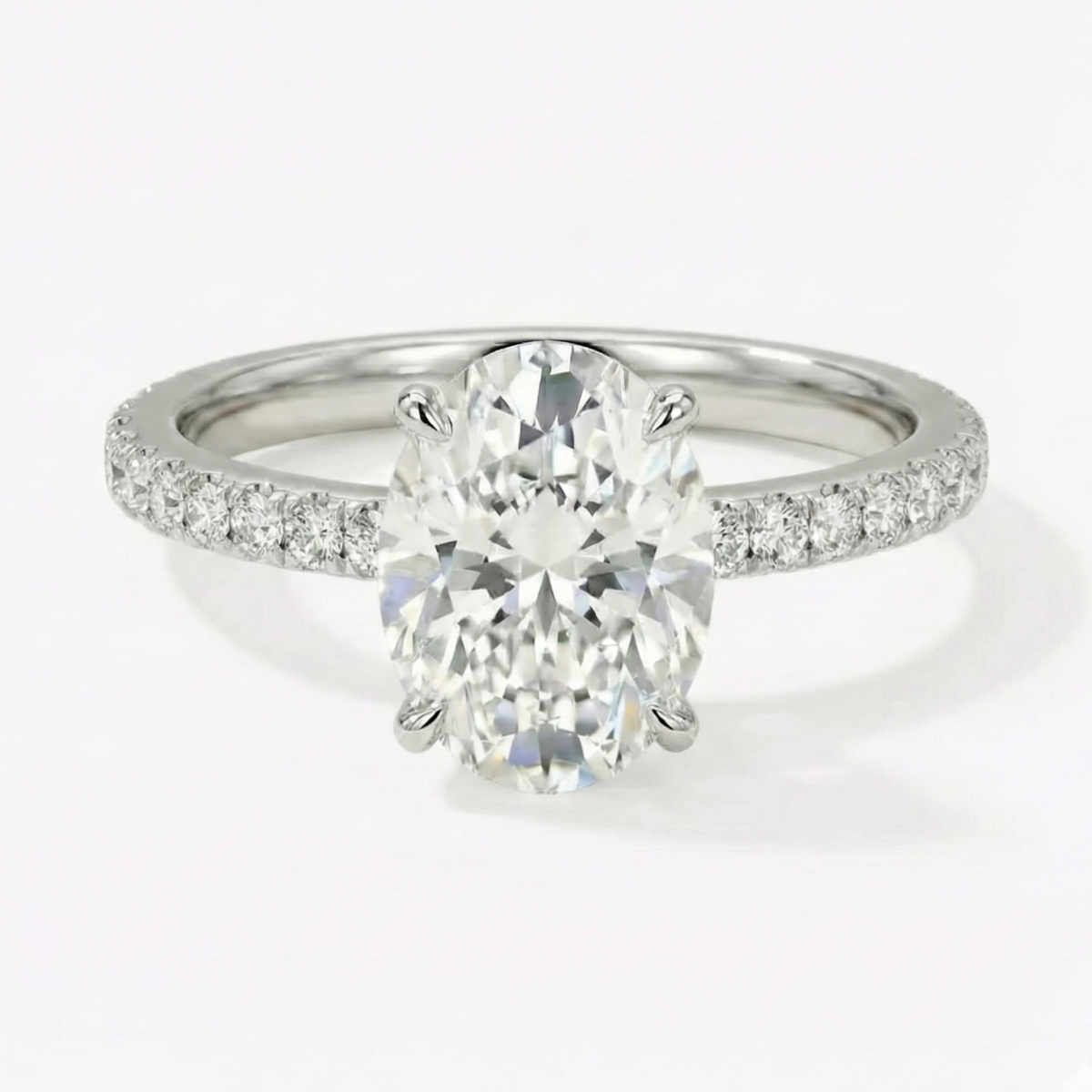 Anel Solitário de Moissanite Oval 4,5ct em Prata 925 com Banho de Ouro Branco 18k, Halo Oculto, Moissanite Cor D VVS1 Certificada