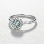 Anel Solitário de Moissanite Verde com Halo em Prata 925, Lapidação Brilhante e Certificado VVS1