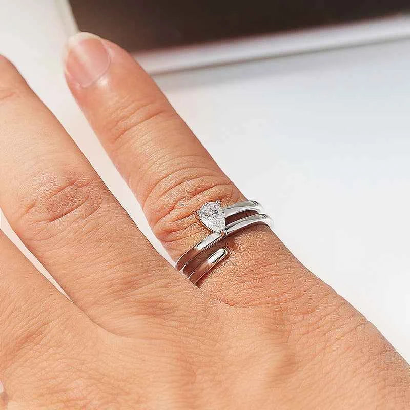 Anel de Dedinho de Moissanite Oval 0.5ct em Prata 925 com Banho em Ouro 18k, Moissanite Cor D VVS1 Certificada