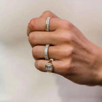 Anel de Moissanite 1,5ct Lapidação Cushion em Prata 925 com Banho de Ouro 18k e Cravação em Moldura VVS1 Certificada