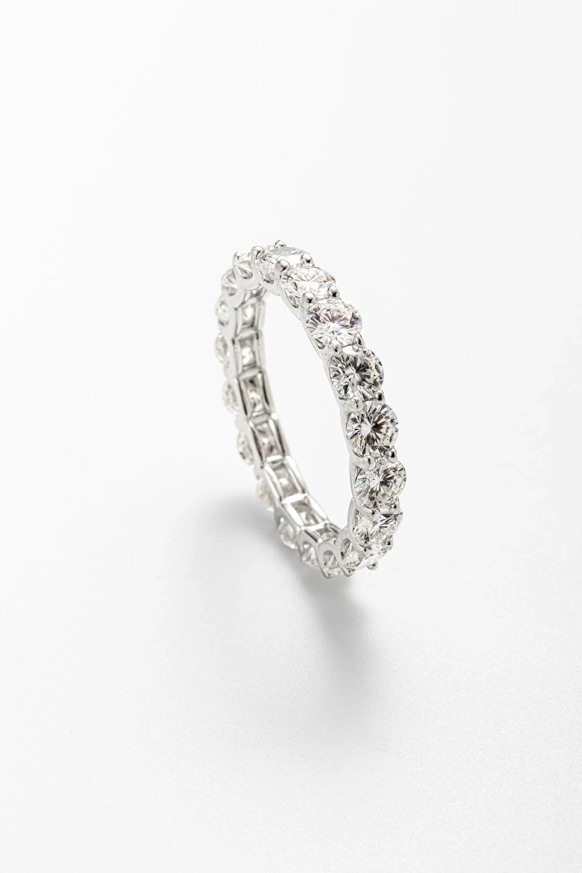 Anel Cravejado Moissanite 2 Quilates 360º em Prata 925 com Ródio - Monlí