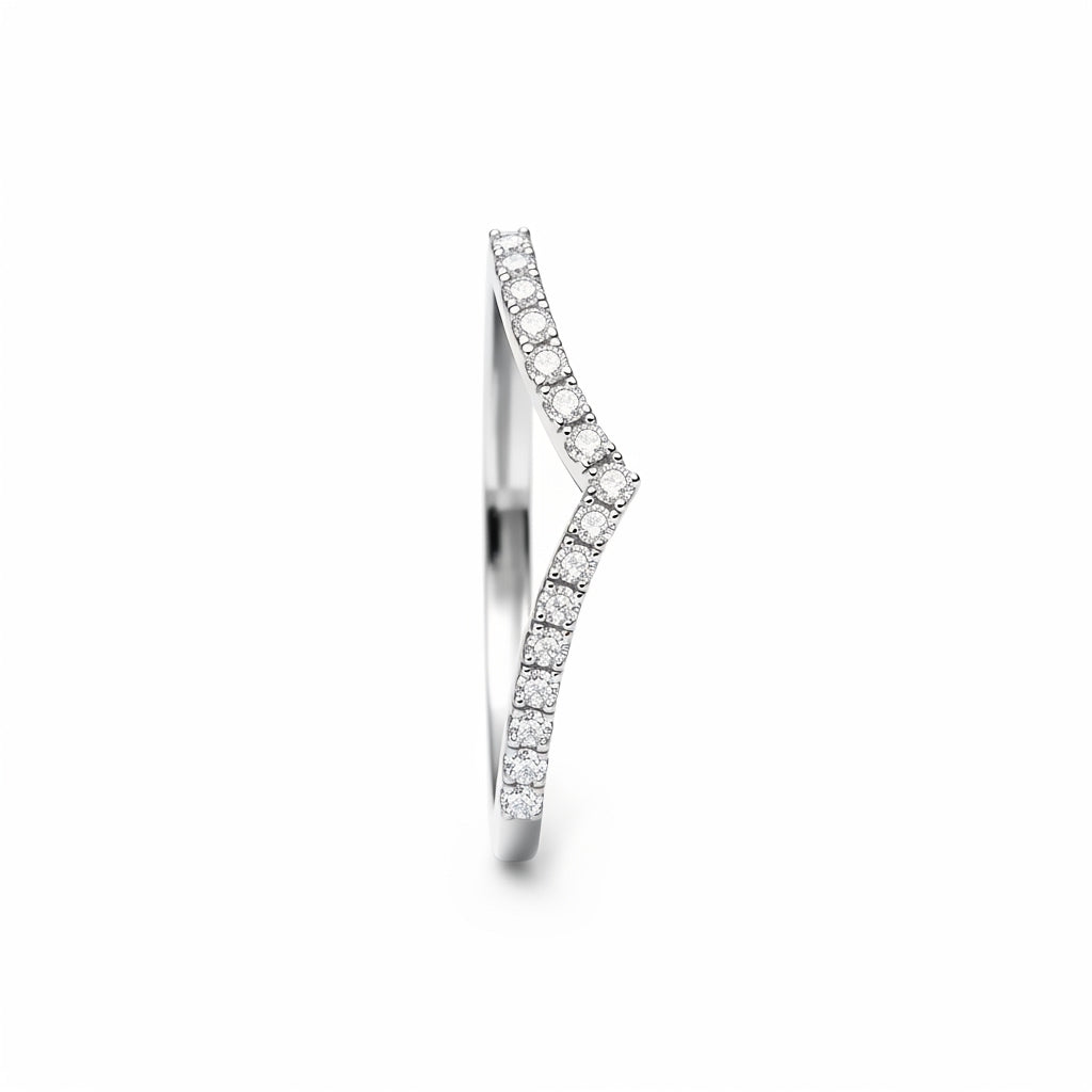 Anel V Cravejado de Moissanite Brilhante, 0,15ct (25 * 1,1mm), Prata 925 com Ródio, Moissanite Cor D VVS1 Certificada - Monlí