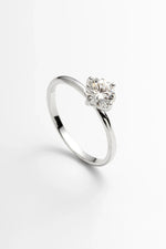 Anel Solitário Moissanite 0.5 Quilates com 4 Garras em Prata 925 e Ródio - Monlí