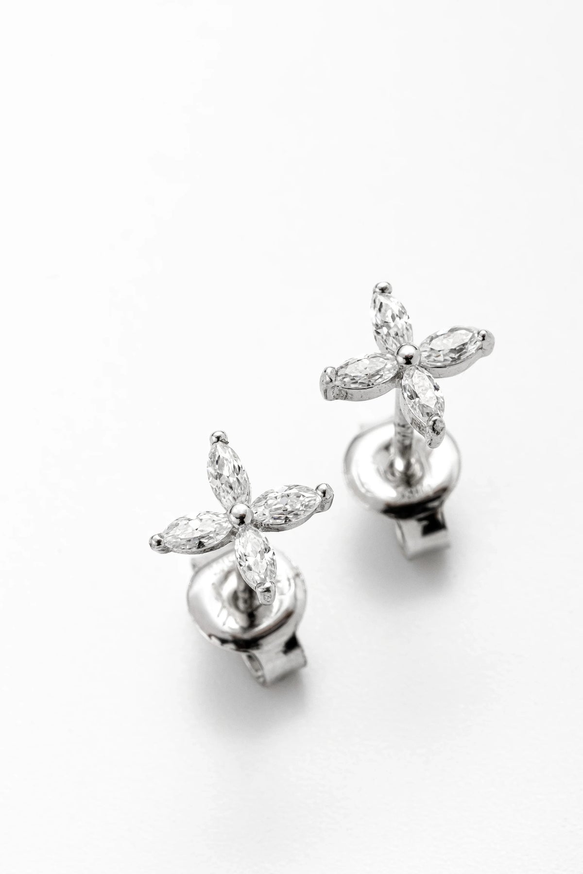 Brinco Flor Moissanite 0.4 Quilates em Prata 925 com Ródio - Monlí