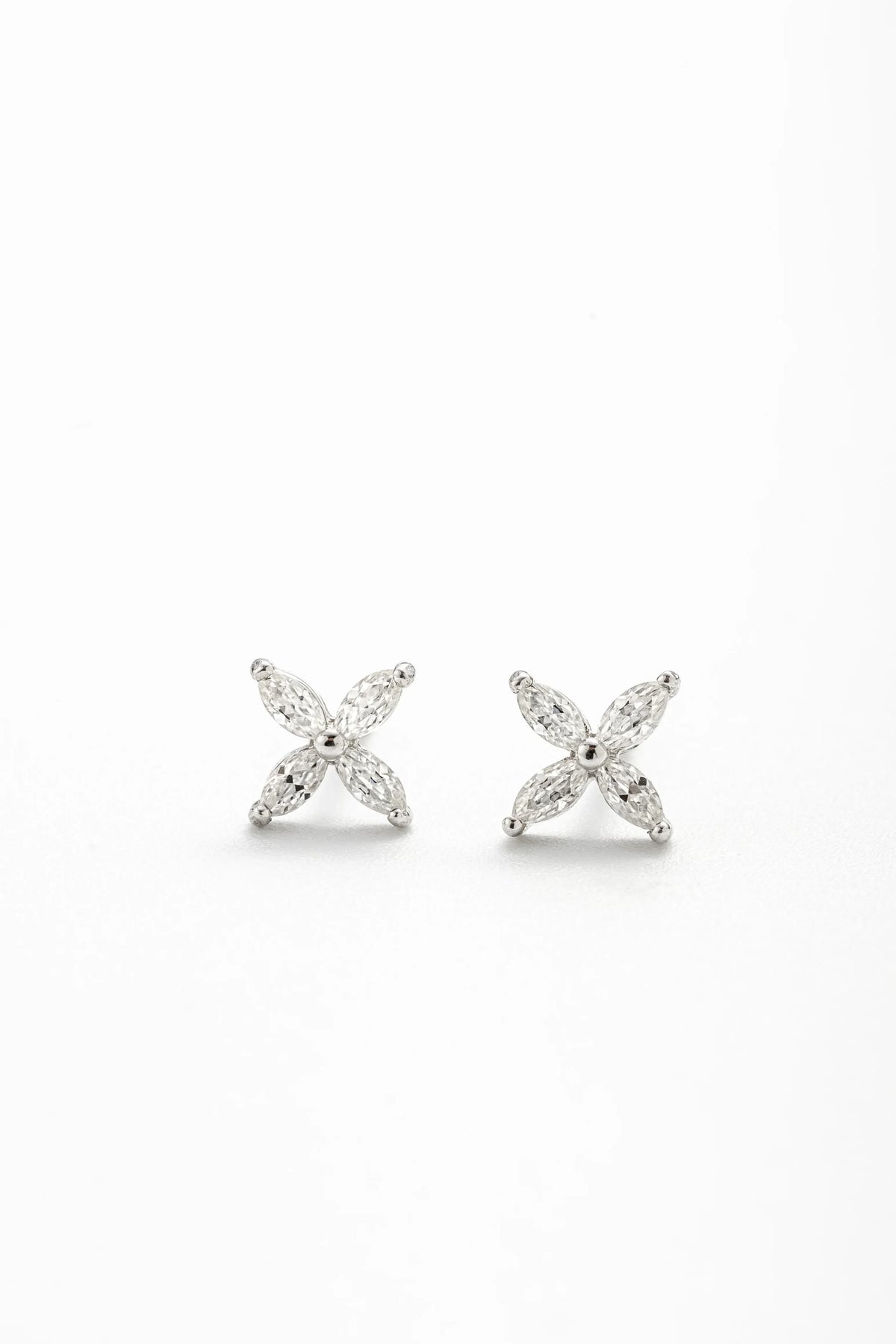 Brinco Flor Moissanite 0.4 Quilates em Prata 925 com Ródio - Monlí