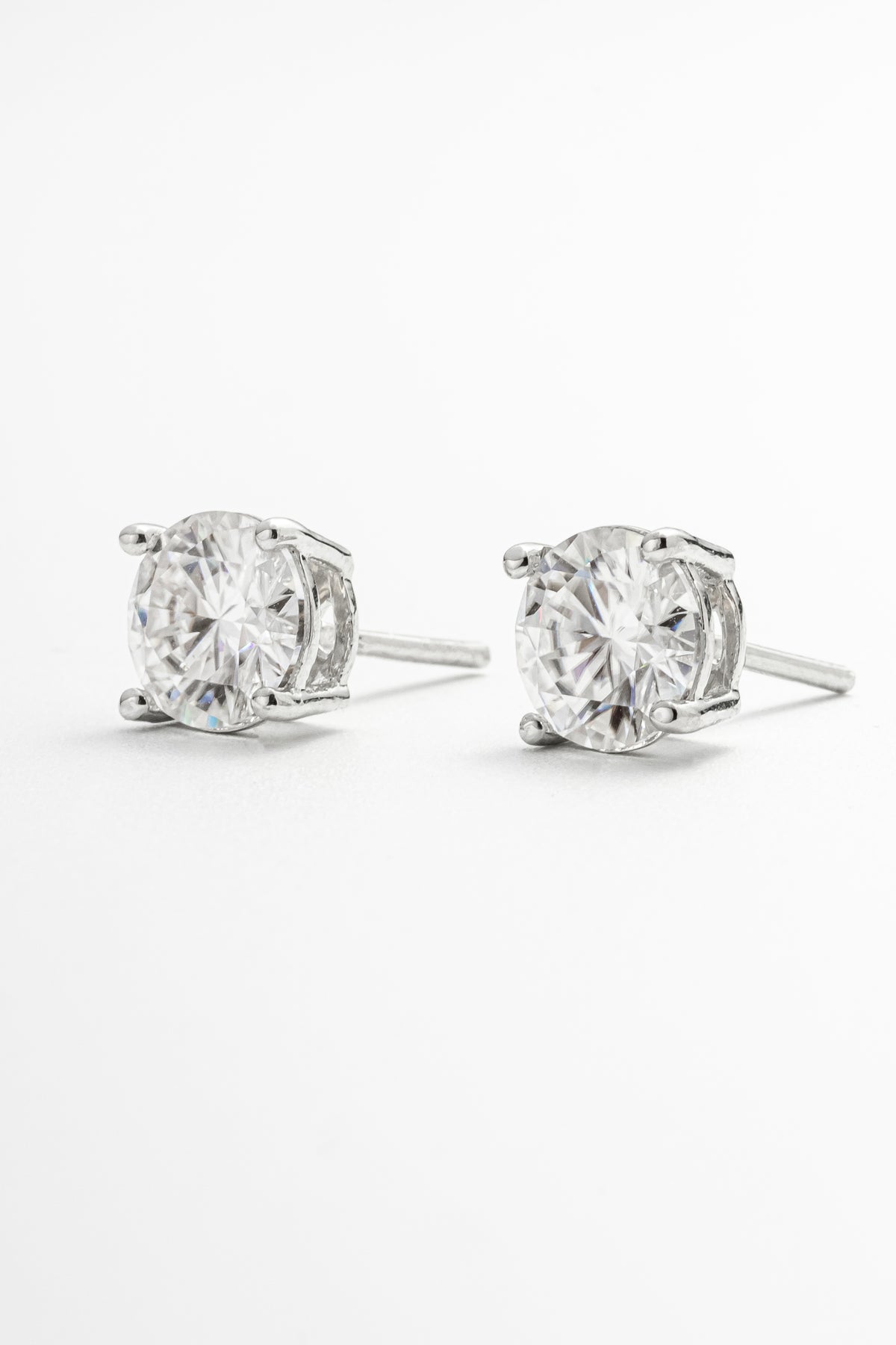Brinco Ponto de Luz Moissanite 1ct com 4 Garras - Monlí
