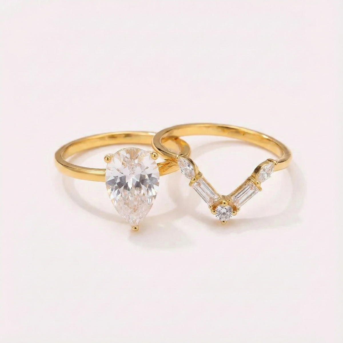 Conjunto Anel Solitário de Moissanite Gota 4ct em Prata 925 com Banho de Ouro 18K, Moissanite Cor D VVS1 Certificada — Monlí