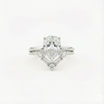 Conjunto Anel Solitário de Moissanite Gota 4ct em Prata 925 com Banho de Ouro 18K, Moissanite Cor D VVS1 Certificada — Monlí
