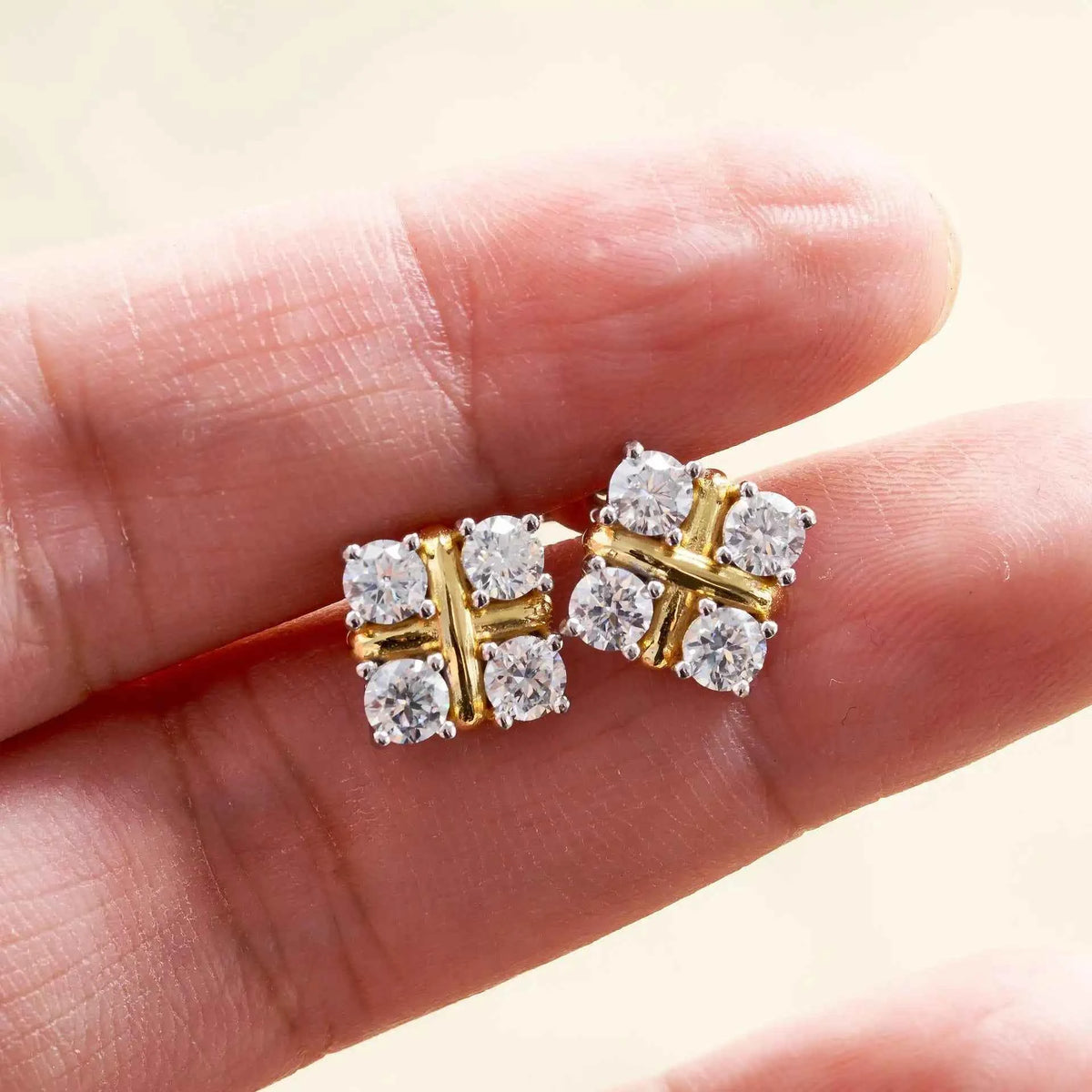Brincos Ponto de Luz Moissanite 3mm – Prata 925 com Ouro 18k – Certificação GRA – Monlí