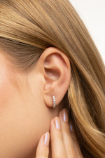 Brinco Argola Cravejada Moissanite 0.3 Quilates em Prata 925 com Ródio