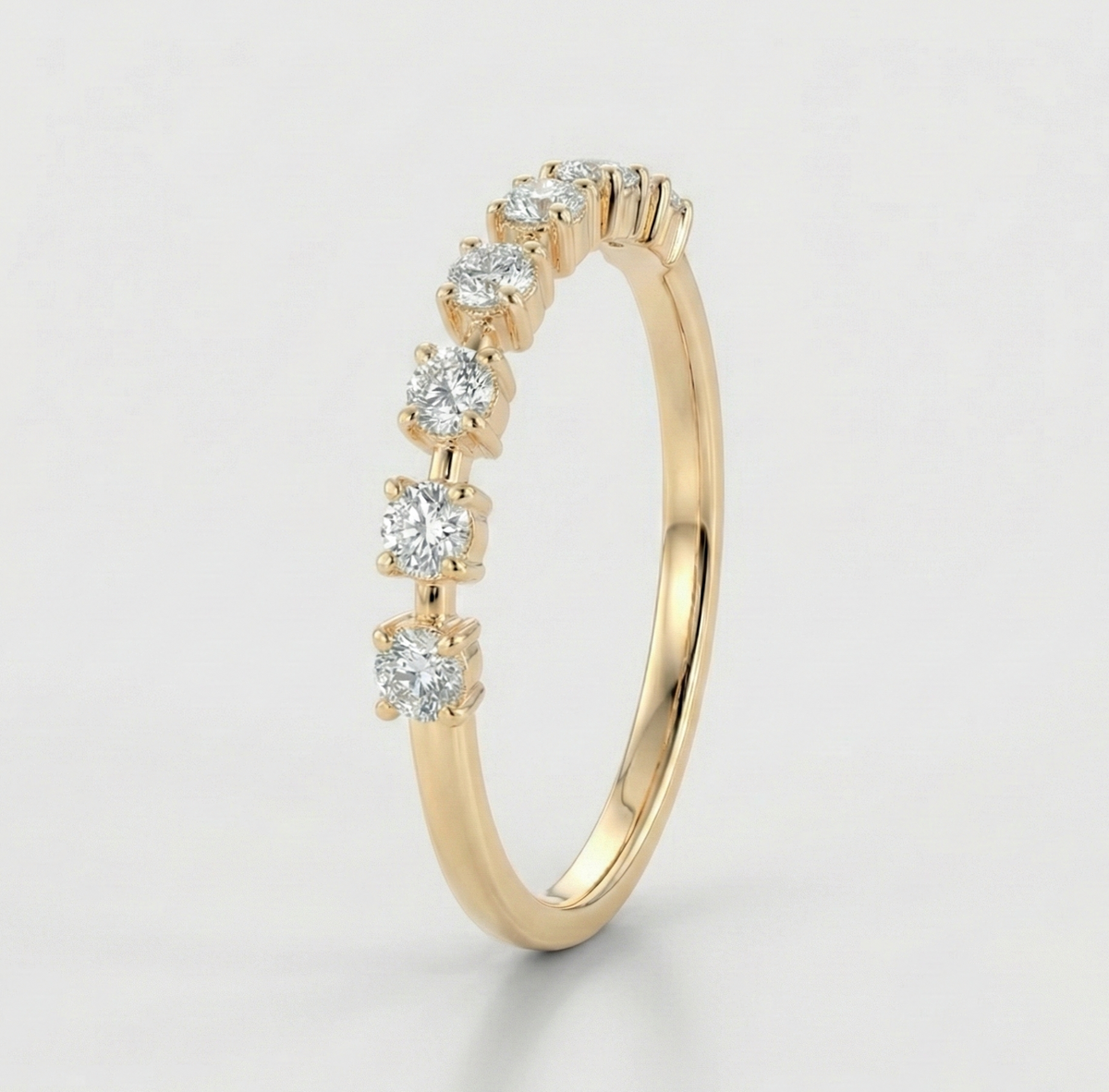 Aliança 9 pedras Moissanite 1mm D VVS1 – Prata 925 com Banho de Ouro Amarelo