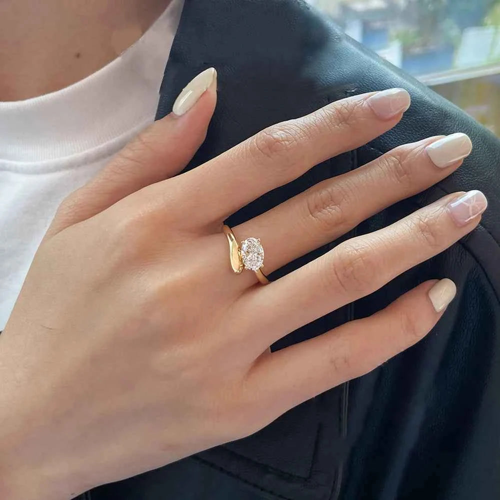 Anel Aberto Ajustável Moissanite Oval 1.5ct em Prata 925 Banhado a Ouro 18k – D Color VVS1 com Certificação GRA – Monlí