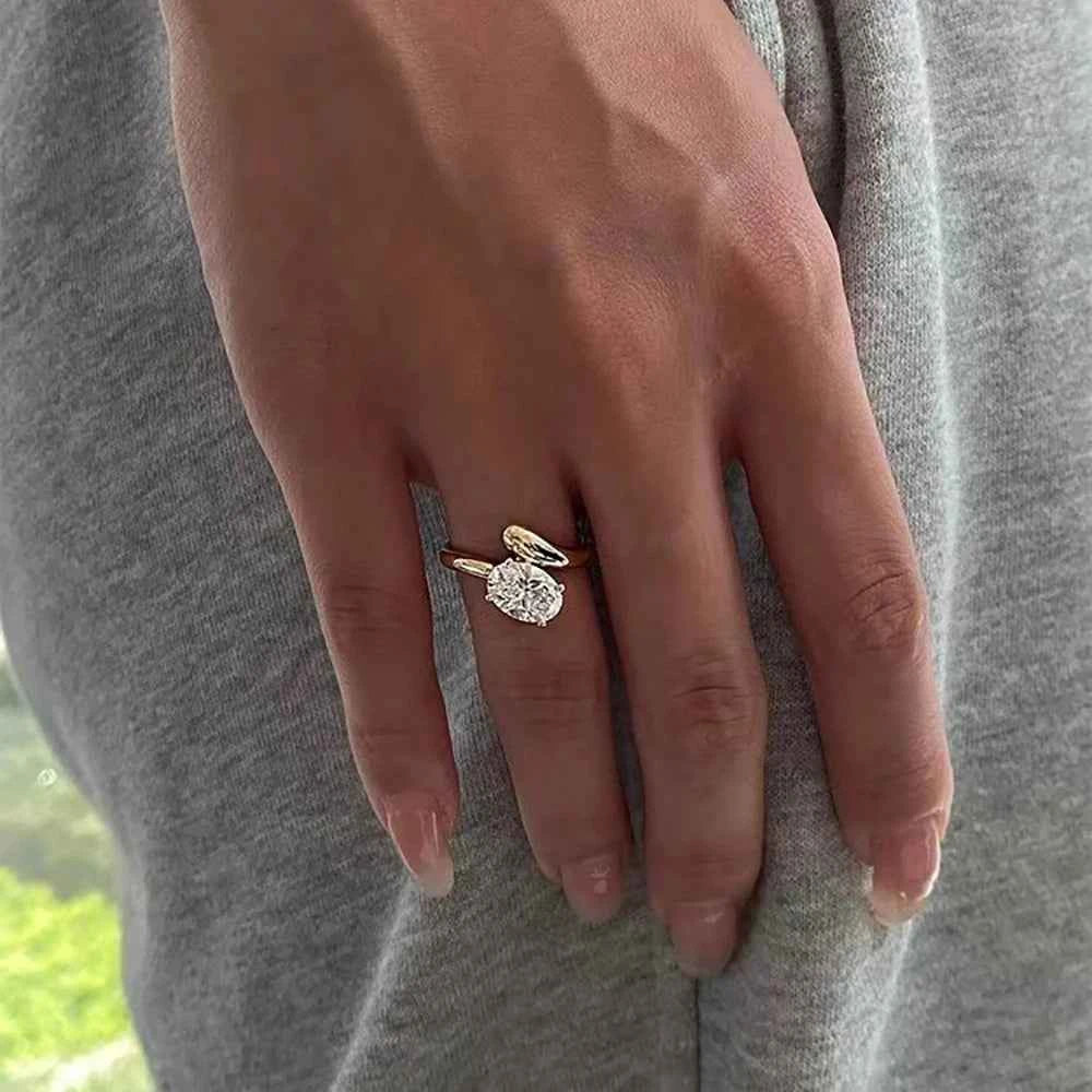 Anel Aberto Ajustável Moissanite Oval 1.5ct em Prata 925 Banhado a Ouro 18k – D Color VVS1 com Certificação GRA – Monlí