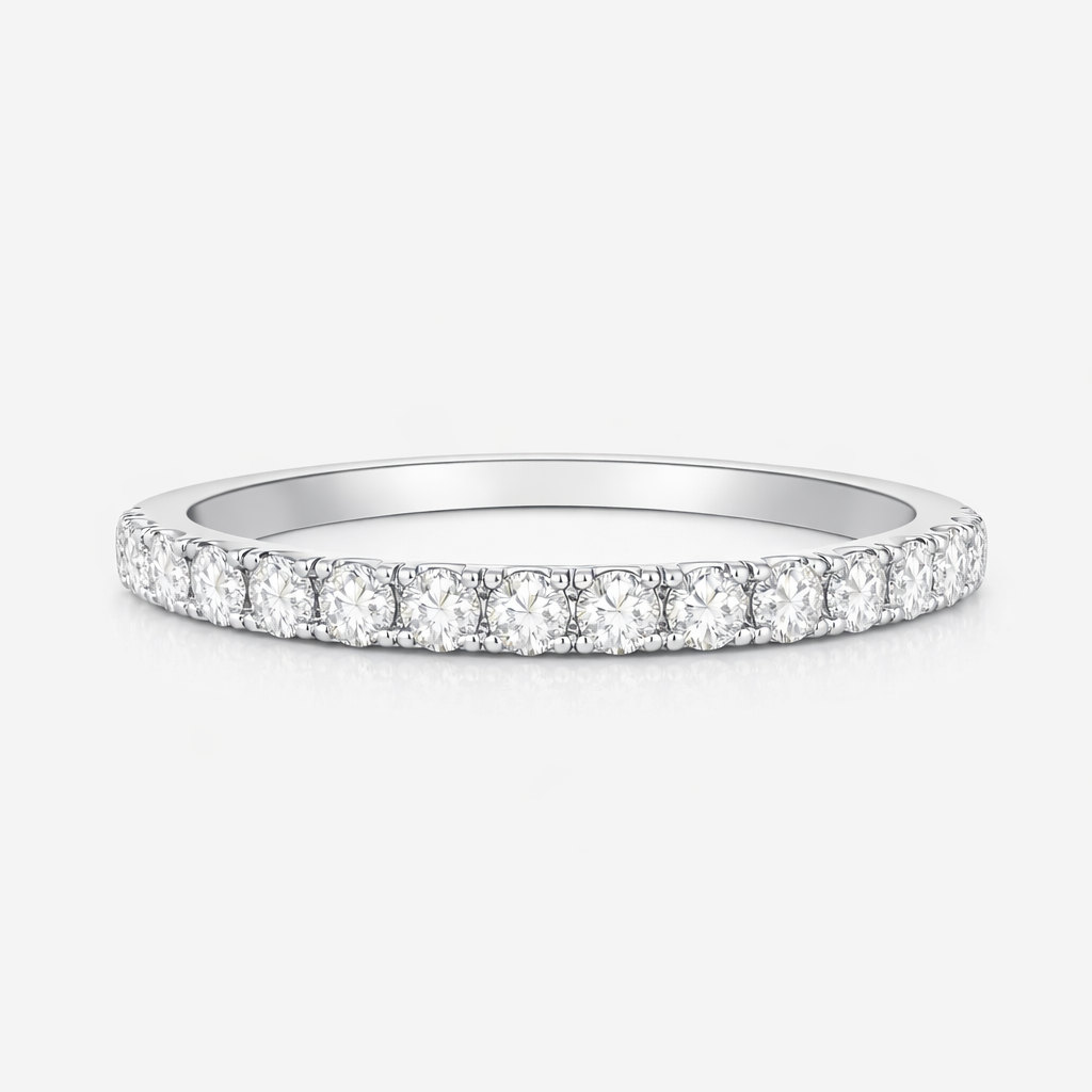 Anel Cravejado Completo em Moissanite Brilhante 2mm em Prata 925 com Banho de Ouro Branco 18K, Moissanite Cor D VVS1 Certificada