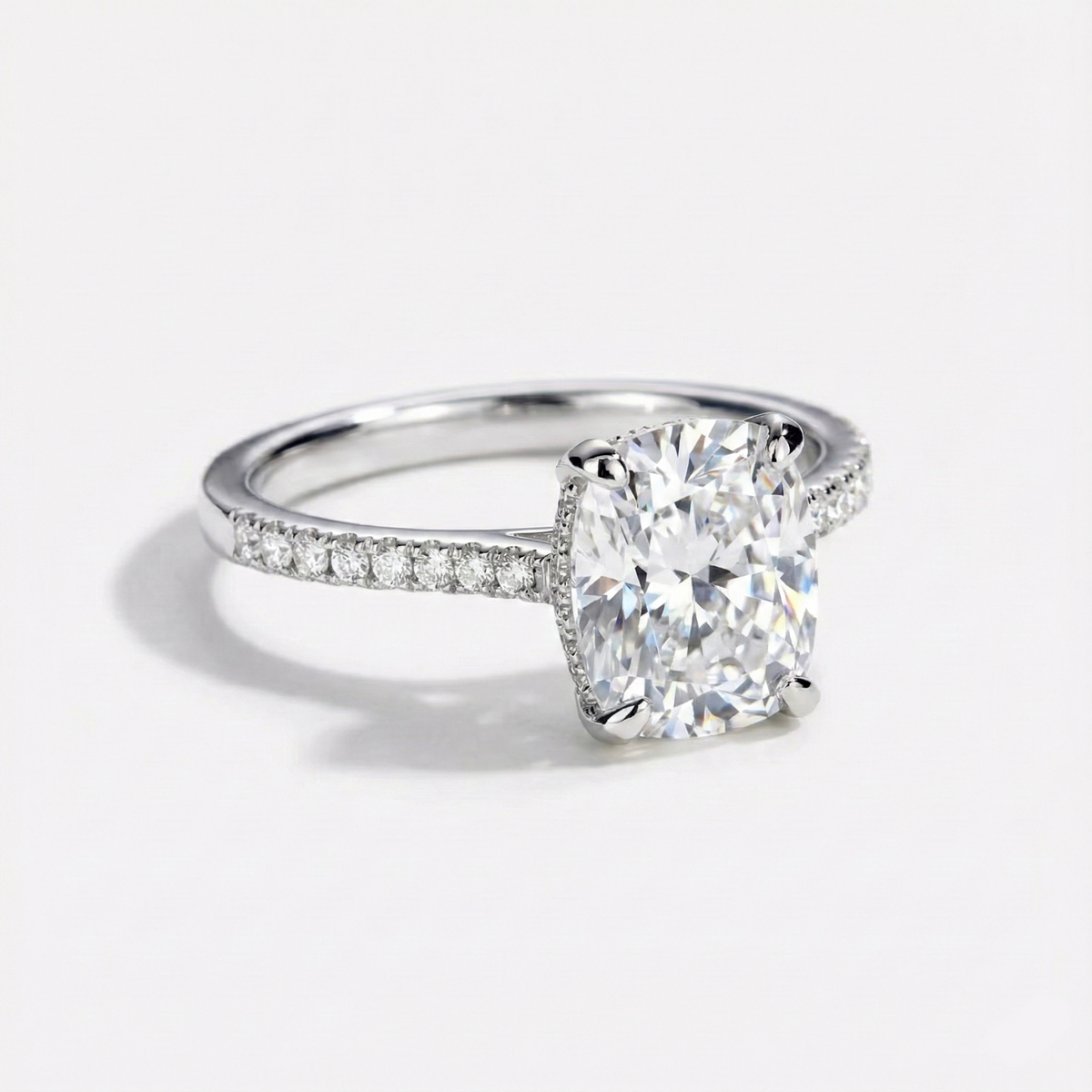 Anel Cushion Cut 4ct em Moissanite Cor D VVS1 Certificada em Prata 925 — Monlí