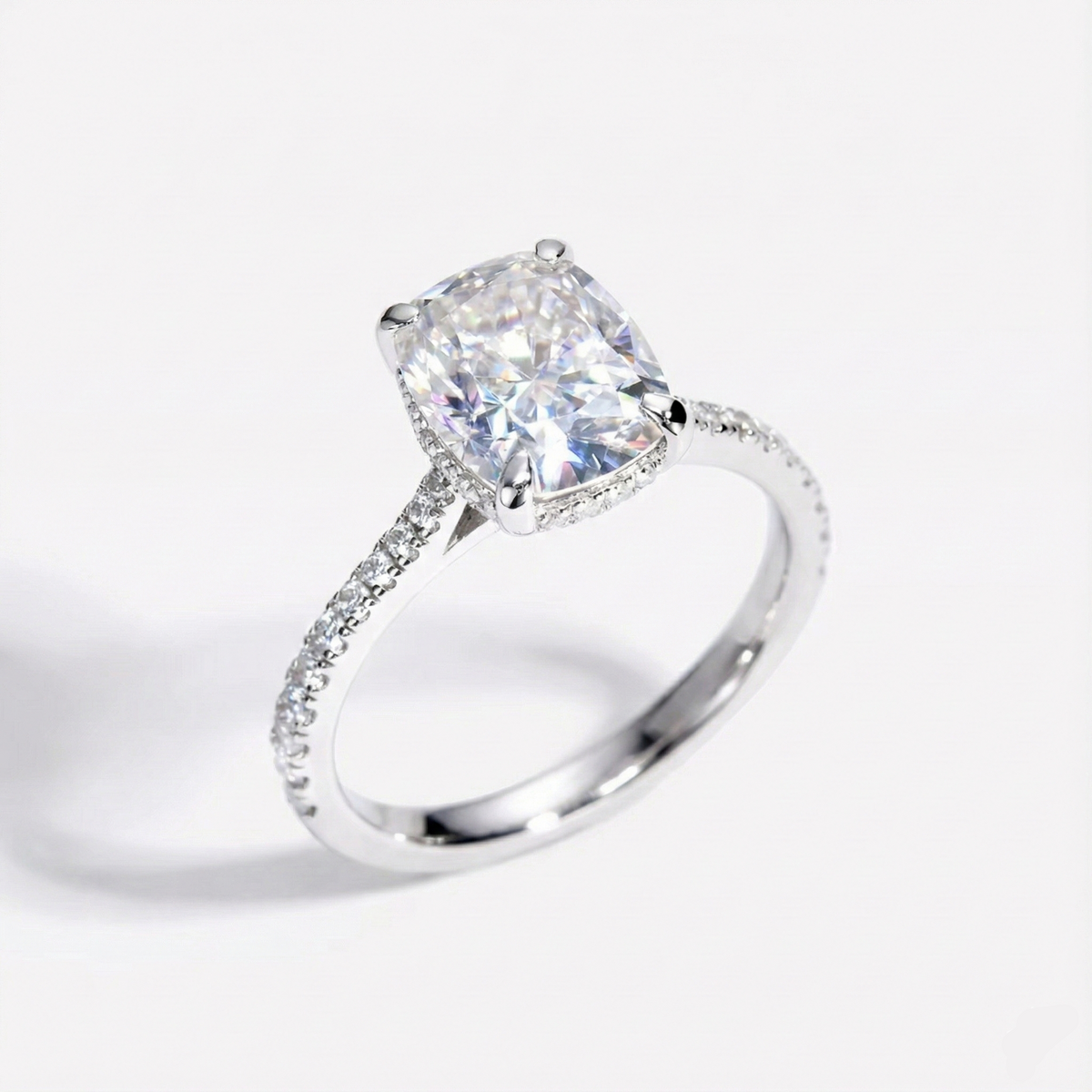 Anel Cushion Cut 4ct em Moissanite Cor D VVS1 Certificada em Prata 925 — Monlí