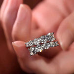 Anel Dedinho Moissanite 10 Pedras (3,26ct) em Prata 925 com Ródio ou Ouro, Design Torcido, Moissanite Cor D VVS1 Certificada