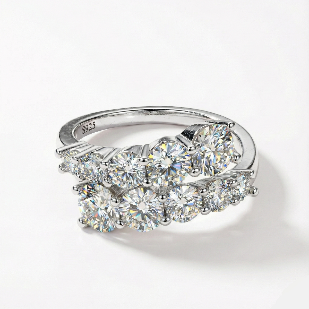 Anel Dedinho Moissanite 10 Pedras (3,26ct) em Prata 925 com Ródio ou Ouro, Design Torcido, Moissanite Cor D VVS1 Certificada