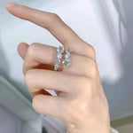 Anel Dedinho Moissanite 10 Pedras (3,26ct) em Prata 925 com Ródio ou Ouro, Design Torcido, Moissanite Cor D VVS1 Certificada