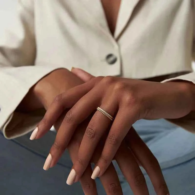 Anel Duplo Cravejado Moissanite 1,5mm em Prata 925 – D Color VVS1 com Certificação GRA – Monlí