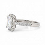 Anel Halo Moissanite Corte Esmeralda 1 e 2 Quilates Cravejado em Prata 925 com Ródio e Moissanite Cor D VVS1 Certificada