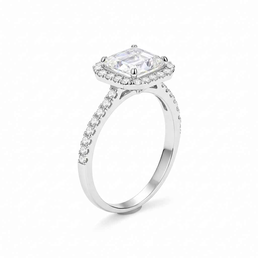 Anel Halo Moissanite Corte Esmeralda 1 e 2 Quilates Cravejado em Prata 925 com Ródio e Moissanite Cor D VVS1 Certificada