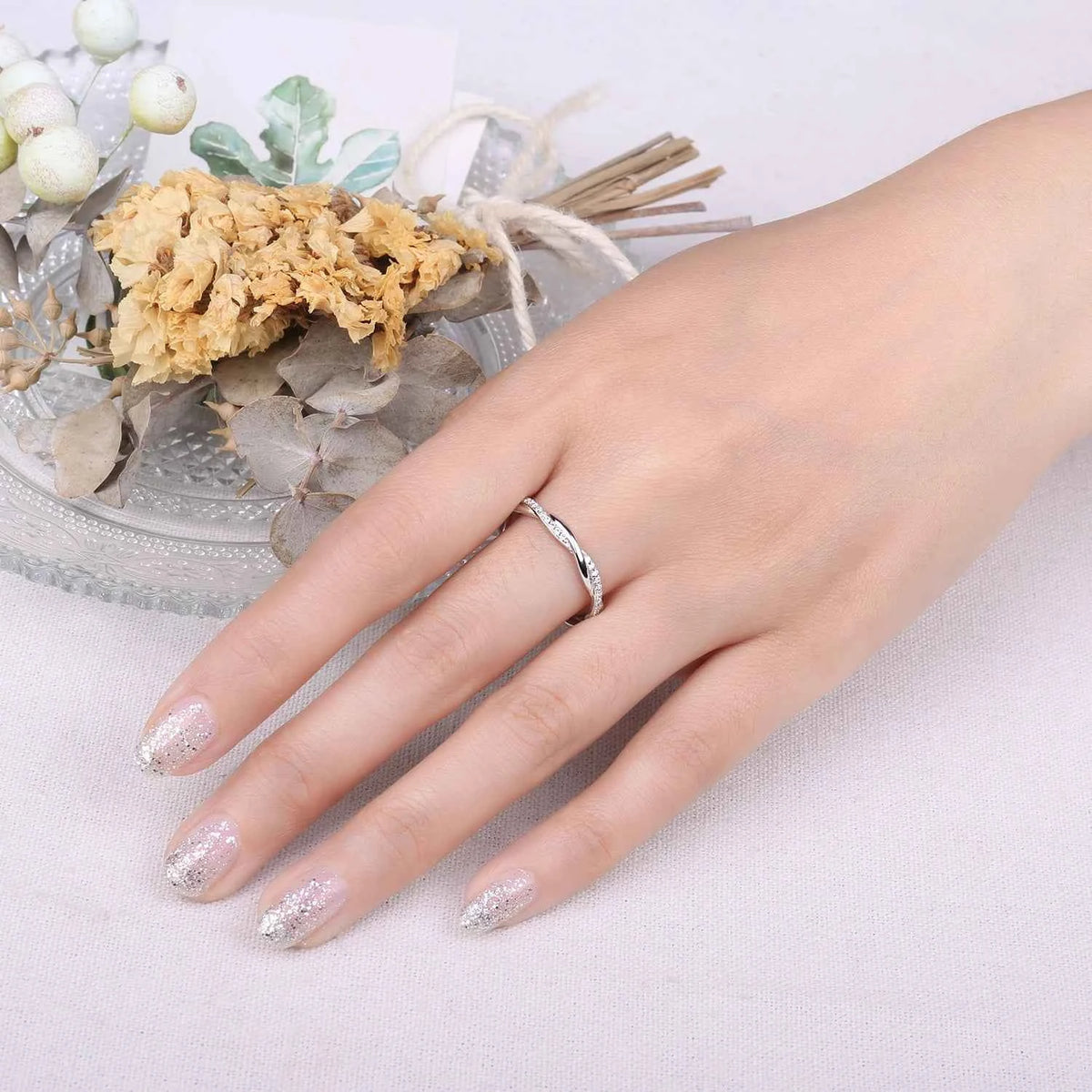 Anel Infinity Love de Moissanite Brilhante em Prata 925 com Banho em Ouro Amarelo ou Rosé, Moissanite Cor D VVS1 Certificada — Monlí