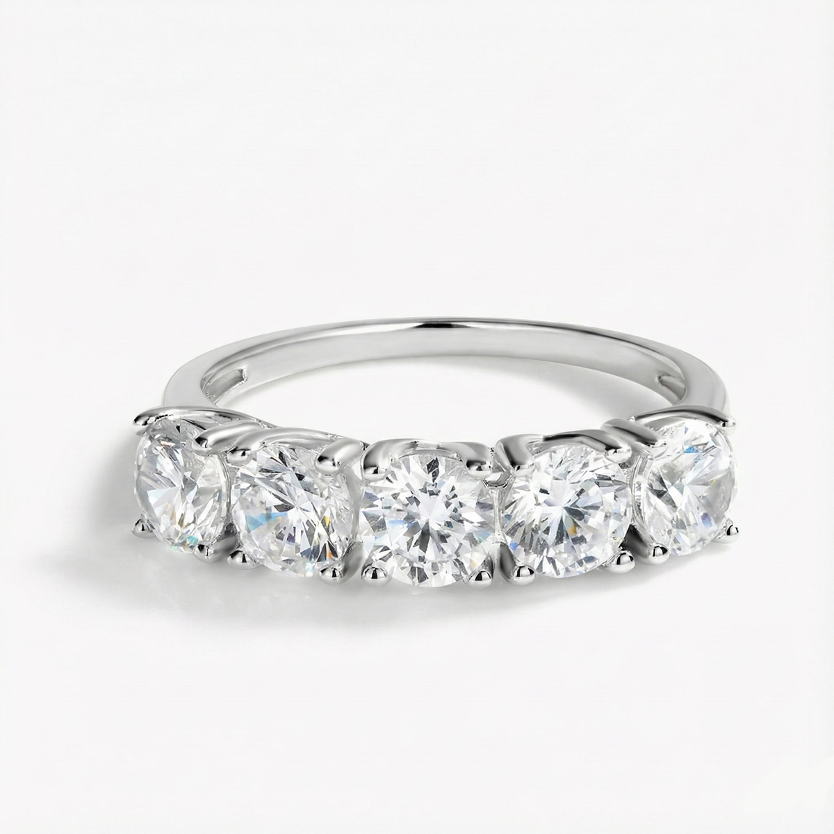Anel Meia Aliança de Moissanite 2,5–5ct em Prata 925 Banhada a Ouro 18k, Moissanite Cor D VVS1 Certificada — Monlí