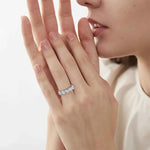 Anel Meia Aliança de Moissanite Oval 2,5–5ct em Prata 925 Banhada a Ouro 18k, Moissanite Cor D VVS1 Certificada — Monlí