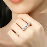 Anel Meia Aliança de Moissanite Oval 2,5–5ct em Prata 925 Banhada a Ouro 18k, Moissanite Cor D VVS1 Certificada — Monlí