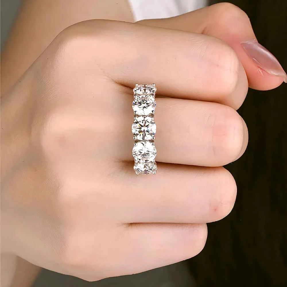 Anel Meia Aliança de Moissanite Oval 2,5–5ct em Prata 925 Banhada a Ouro 18k, Moissanite Cor D VVS1 Certificada — Monlí