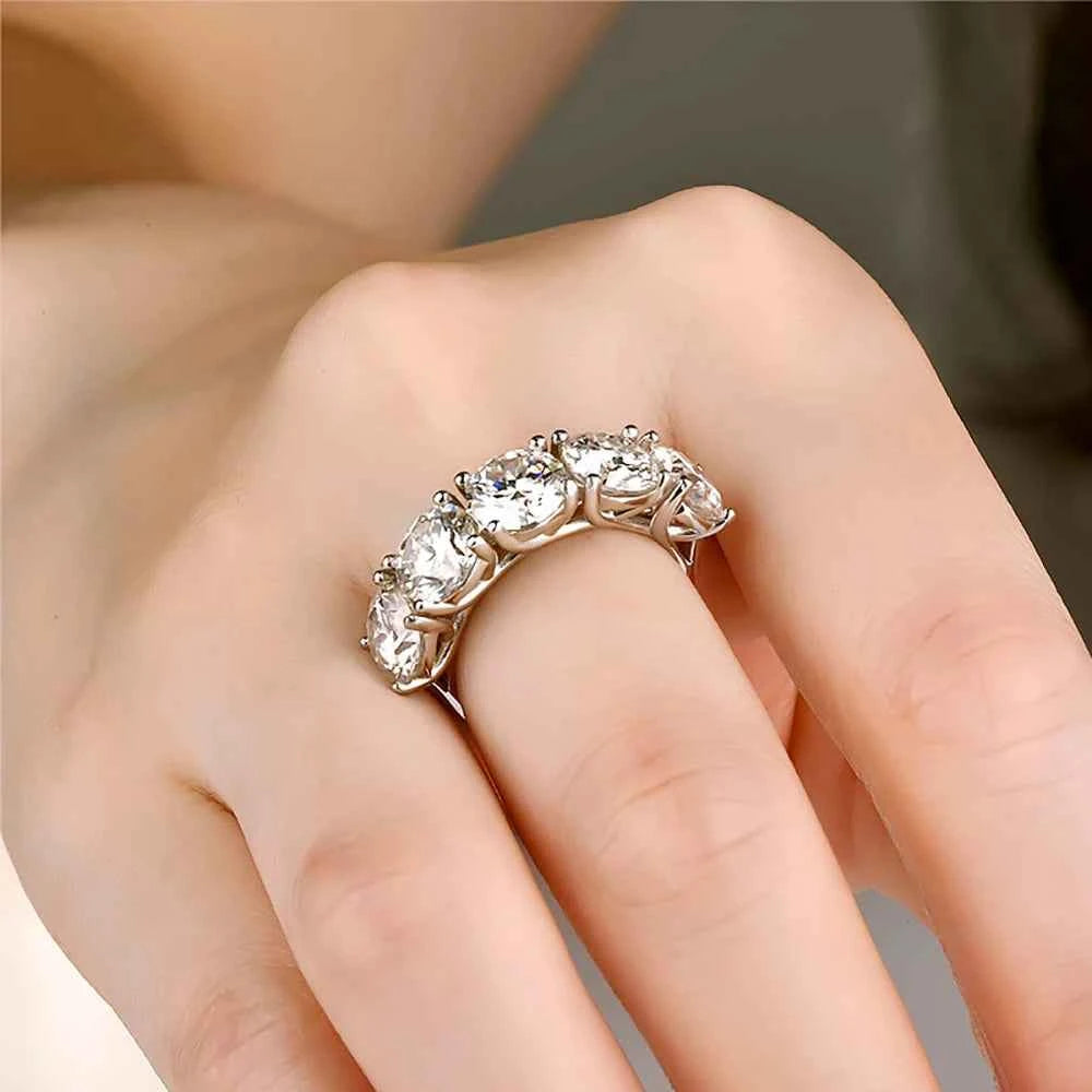 Anel Meia Aliança de Moissanite Oval 2,5–5ct em Prata 925 Banhada a Ouro 18k, Moissanite Cor D VVS1 Certificada — Monlí