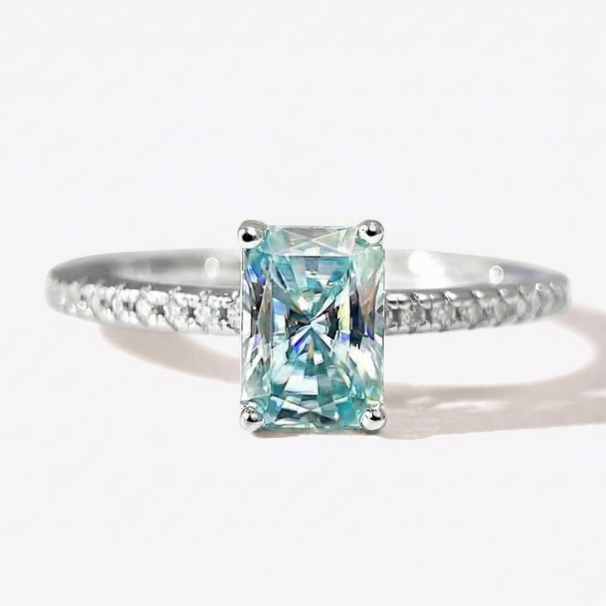 Anel Moissanite Azul 1ct 2ct Lapidação Princesa em Prata 925 com Ródio e Moissanite Cor D VVS1 Certificada