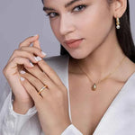 Anel Solitário Oval 0.5ct de Moissanite Cor D VVS1 em Prata 925 com Banho de Ouro 18k — Joia Fina Certificada GRA, Design Clássico e Elegante — Monlí