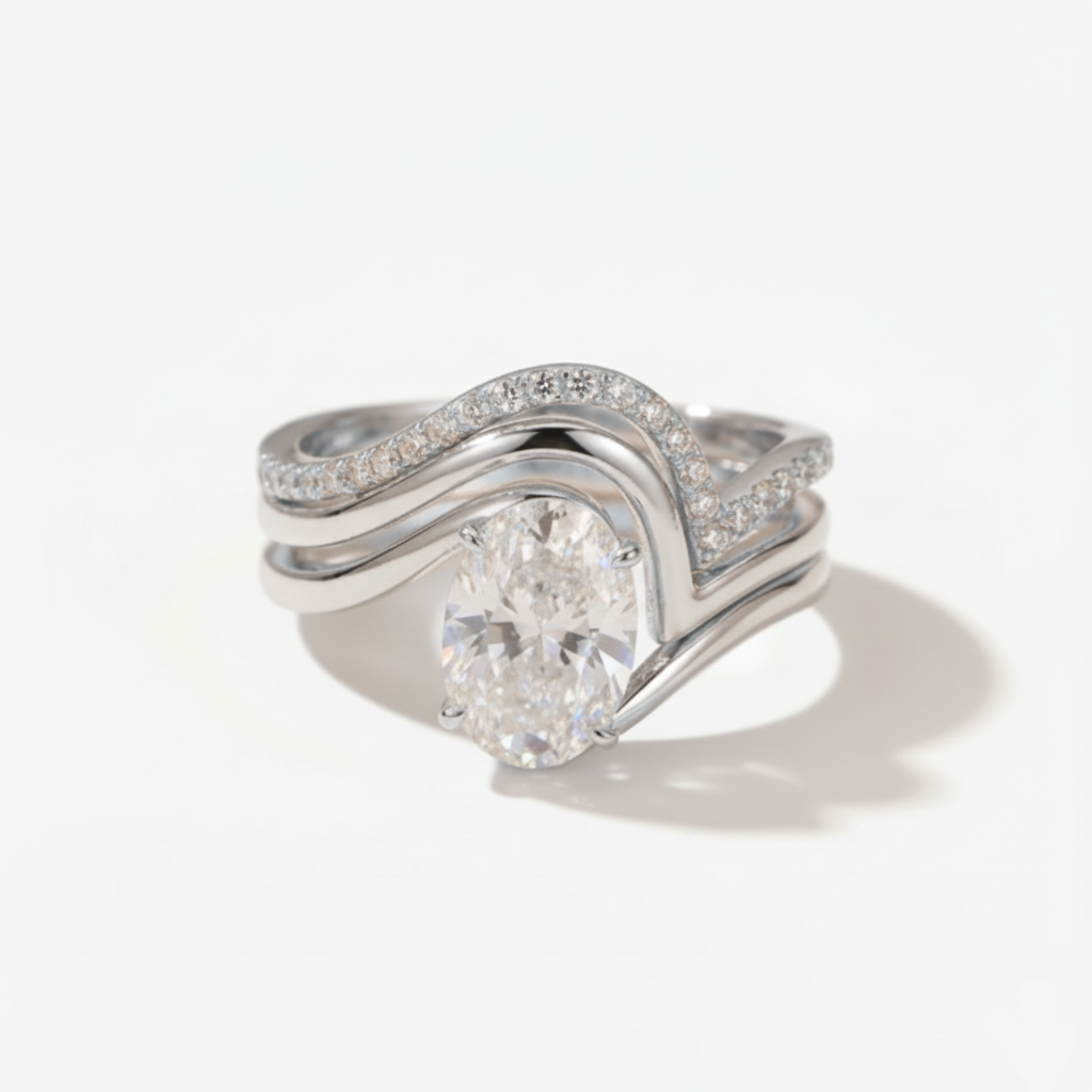 Anel Oval de Moissanite 2,5ct em Prata 925 com Banho de Ouro 18K — Aliança Tripla Luxuosa Certificada GRA, Moissanite Cor D VVS1 — Monlí