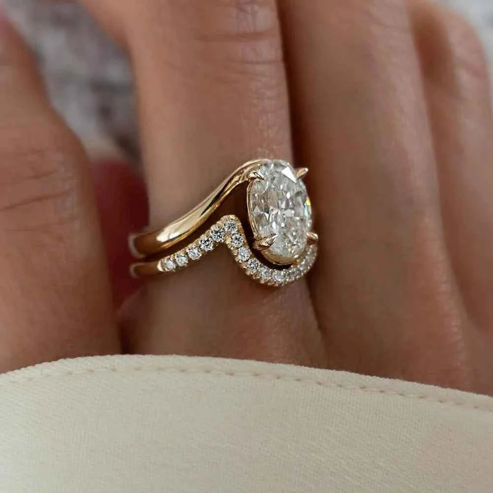 Anel Oval de Moissanite 2,5ct em Prata 925 com Banho de Ouro 18K — Aliança Tripla Luxuosa Certificada GRA, Moissanite Cor D VVS1 — Monlí