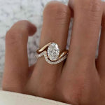 Anel Oval de Moissanite 2,5ct em Prata 925 com Banho de Ouro 18K — Aliança Tripla Luxuosa Certificada GRA, Moissanite Cor D VVS1 — Monlí