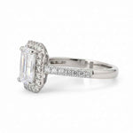 Anel Halo Moissanite Corte Esmeralda 1 e 2 Quilates Cravejado em Prata 925 com Ródio e Moissanite Cor D VVS1 Certificada