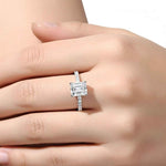 Anel Solitário Moissanite 1ct 2ct Cravejado, Prata 925 com Banho de Ouro Branco 18k, Corte Emerald, Moissanite Cor D VVS1 Certificada