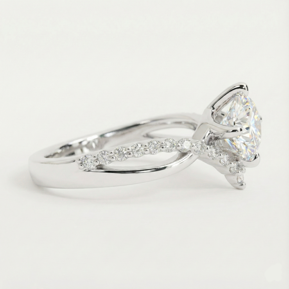 Anel Solitário Moissanite 1ct Brilhante, 6,5mm, Prata 925 com Banho de Ouro Branco 18k, Moissanite Cor D VVS1 Certificada