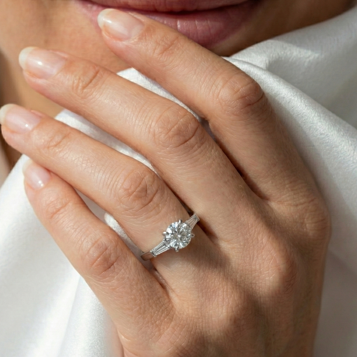 Anel Solitário Moissanite 1ct C/ Certificação VVS1, Prata 925 com Ródio, Brilhante Cor D